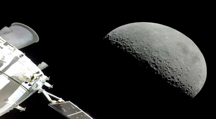 NASA’s Orion capsule returns to Earth after lunar mission 