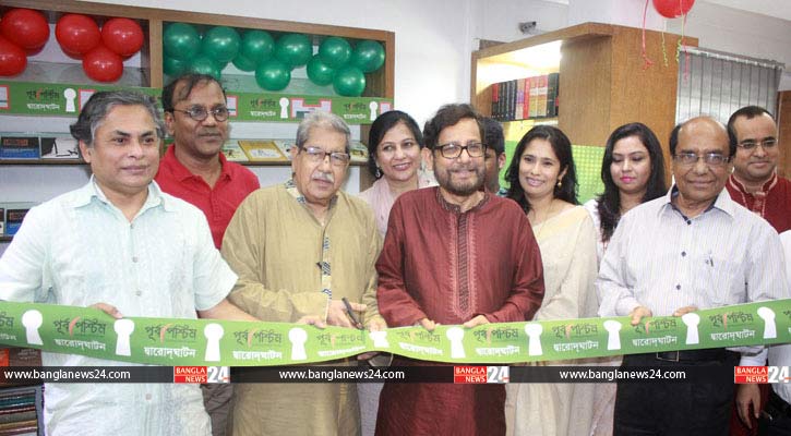 বই পড়ার অভ্যাস কমে যাচ্ছে