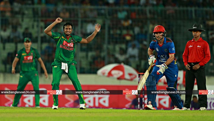 সতর্ক ব্যাটিংয়ে এগোচ্ছে আফগানরা