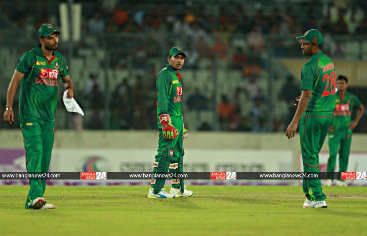 ১২ বলে আফগানদের দরকার ২১ রান