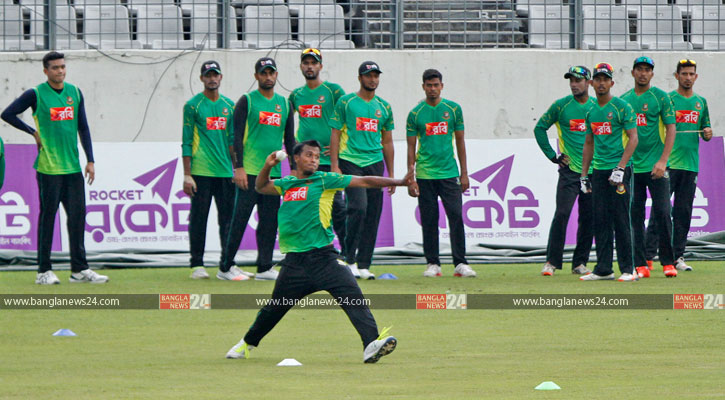 ফিল্ডিংয়ে উন্নতি চান মাশরাফি