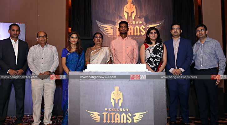 খুলনা টাইটানসের অধিনায়ক মাহমুদুল্লাহ, কোচ স্টুয়ার্ট ল