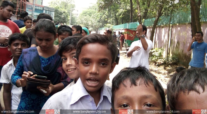 ‘টিকিট না পাইলে দেইখালমু’