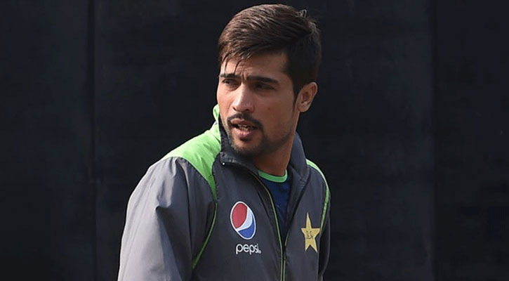 মায়ের অসুস্থতায় দেশে ফিরছেন আমির