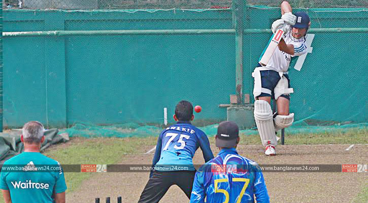 একাকী ব্যাটিং অনুশীলনে কুক