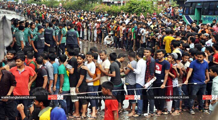 মিরপুরে ক্রিকেট পাগল দর্শকের দীর্ঘ লাইন (ভিডিও)