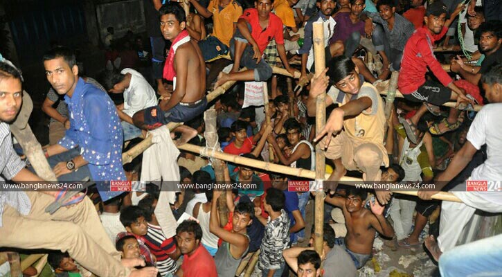 রাতভর টিকিটের লাইনে, কালোবাজারিতে আনন্দ ম্লানের শঙ্কা 