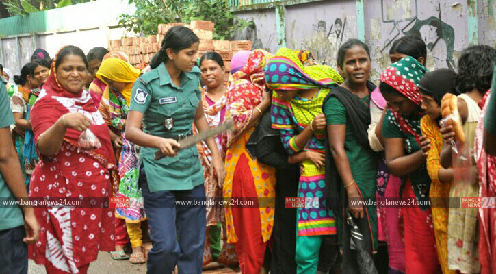 নারীদের লাইনে 'ব্লাকারদের আধিপত্য'