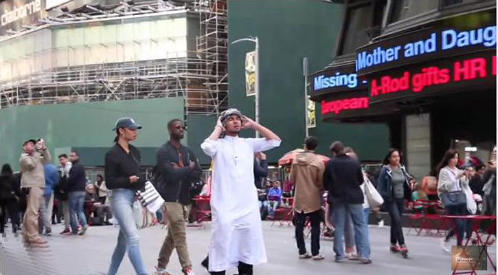 নিউইয়র্কের রাস্তায় আজান ও কোরআন তেলাওয়াত!