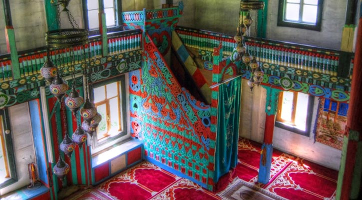 ৫০০ বছরের প্রাচীন কাঠের মসজিদ