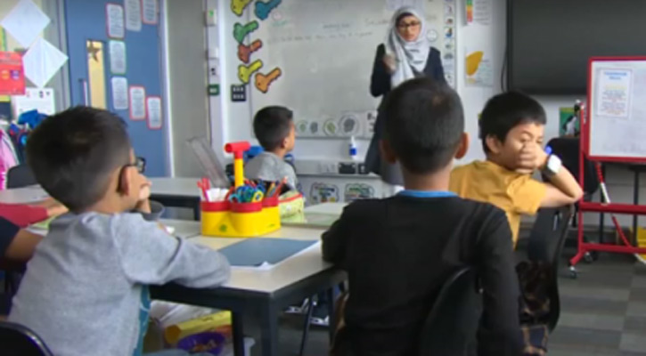 লন্ডনে একজন মুসলিম নারী পরিচালনা করছেন চারটি ইসলামি স্কুল