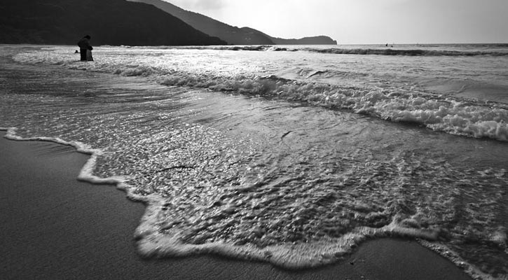 নারীদের প্রতি বখাটেপনা রুখতে ইসলামের নির্দেশনা