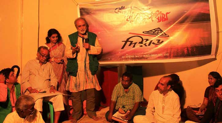 বৃষ্টিস্নাত কবিতা সন্ধ্যায় রক্তে প্রেমের ঢেউ