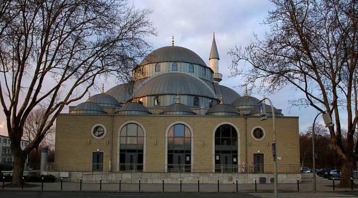জার্মানির নয়নাভিরাম ডুইসবুর্গ মারকাজ মসজিদ