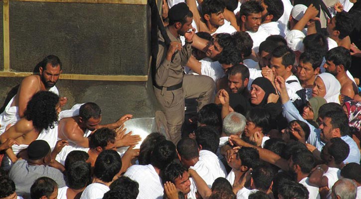 হাজরে আসওয়াদে দিনে তিনবার চুম্বনের সুযোগ পাবেন শুধু নারীরা