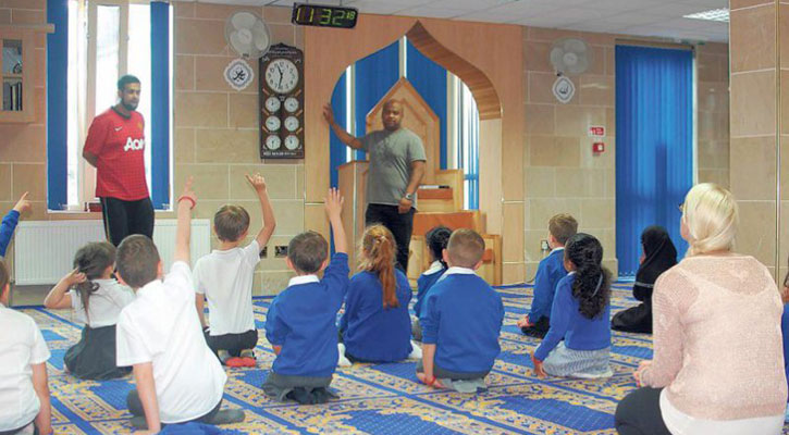 জার্মানির কিল শহরে শিক্ষার্থীদের মসজিদ পরিদর্শন বাধ্যতামূলক