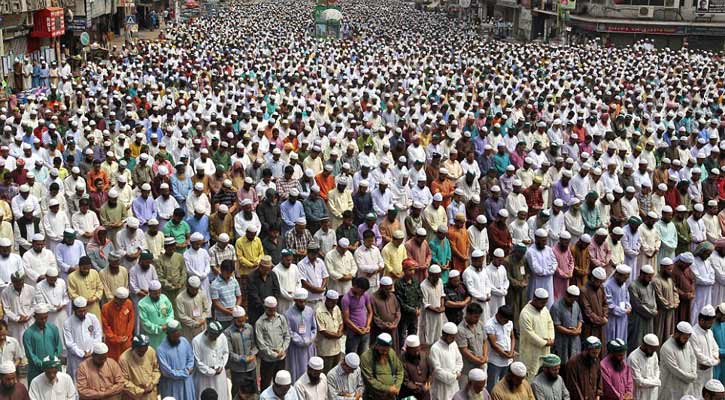 বিস্ময়কর কিছু স্থানে নামাজ