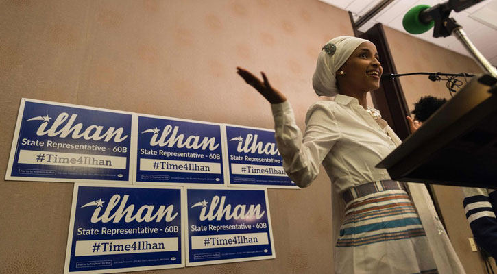 ট্রাম্পকে টেক্কা দিয়ে মার্কিন কংগ্রেসে হিজাবি ইলহান