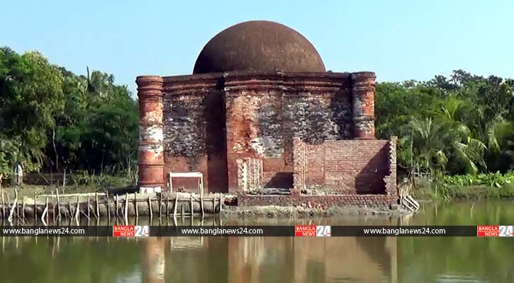 ঐতিহ্য হারাচ্ছে বাগেরহাটের চুনাখোলা মসজিদ