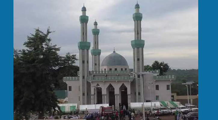 মাথা উচুঁ করে দাঁড়িয়ে আছে আফ্রিকা উপকূলের টিম্বু মসজিদ