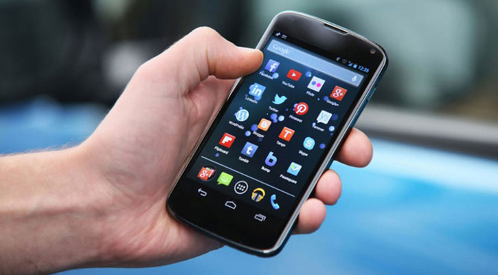 স্মার্টফোন ও ইন্টারনেট যেন গোনাহের কারণ না হয়