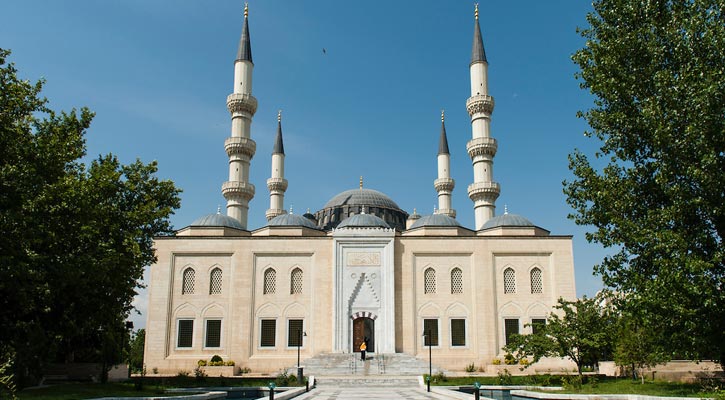 বিশ্বের অন্যতম আকর্ষণীয় স্থাপনা এরতুগরুল গাজি মসজিদ