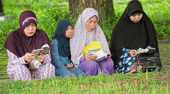 ইন্দোনেশিয়ায় সুনামিতে নিহতদের মাগফিরাত কামনায় কোরআন তেলাওয়াত