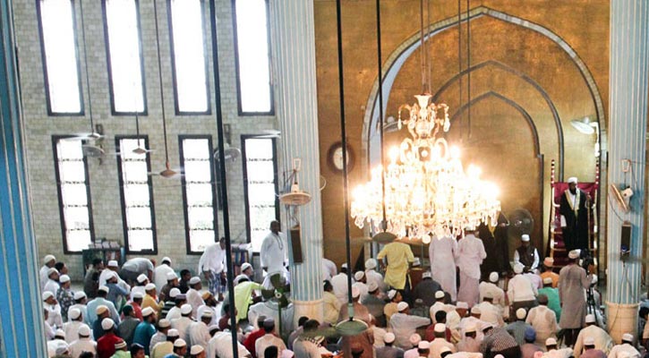 জুমার খুতবা চলাকালে দানবাক্স চালানো ঠিক না