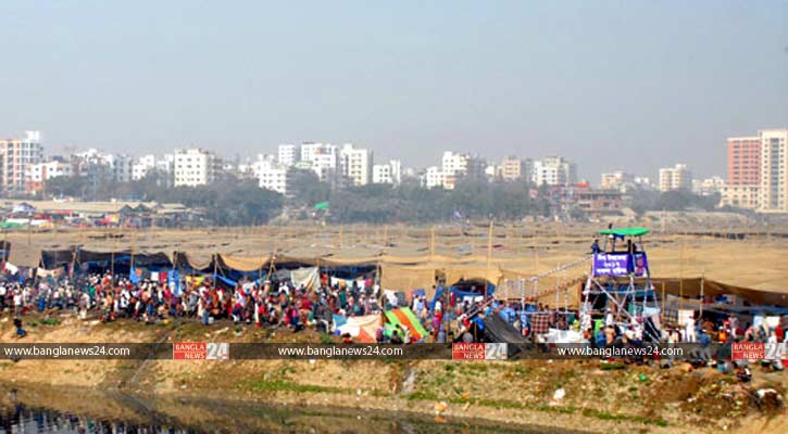 বিশ্ব ইজতেমা: বয়ান শুনে ধ্যানে মগ্ন মুসল্লিরা