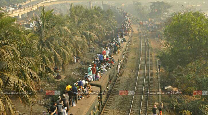 বিশ্ব ইজতেমা মাঠে যাওয়ার একমাত্র বাহন ট্রেন