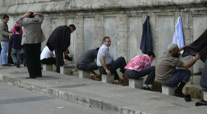 কিয়ামতের দিন অজুর কারণে বিভিন্ন অঙ্গ উজ্জ্বল দেখাবে