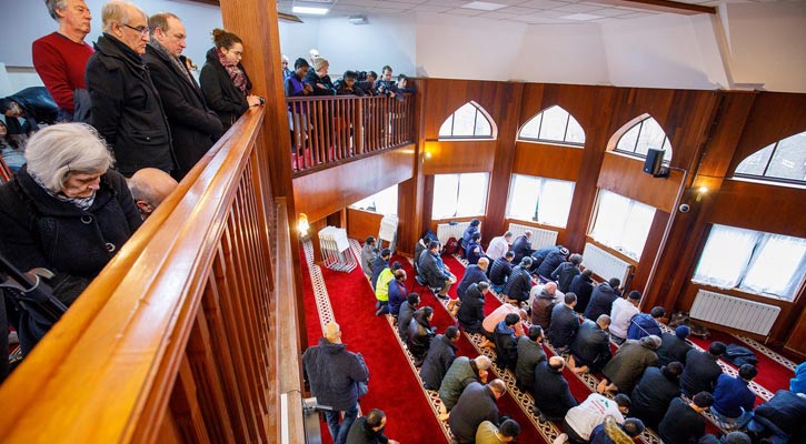 ব্রিটেনের মসজিদ পরিদর্শন কর্মসূচি ব্যাপক সাড়া ফেলেছে