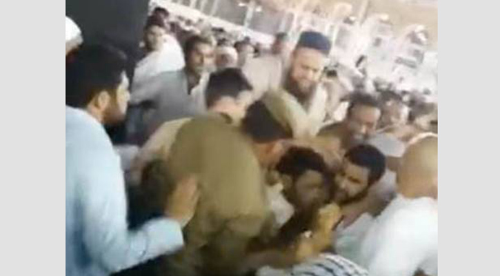 পবিত্র কাবার তাওয়াফের স্থানে আগুন দিয়ে নাশকতার অভিযোগে যুবক আটক