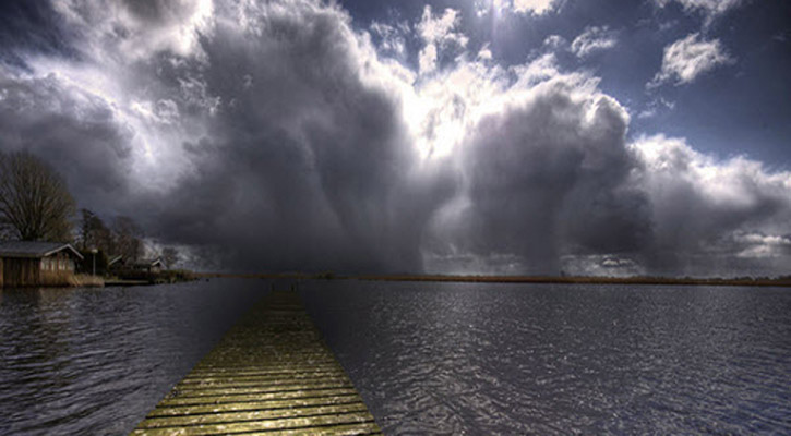 পাথিব জীবনে আল্লাহর পথ অনুসরণকারীরা কখনও দুর্দশাগ্রস্ত হয় না