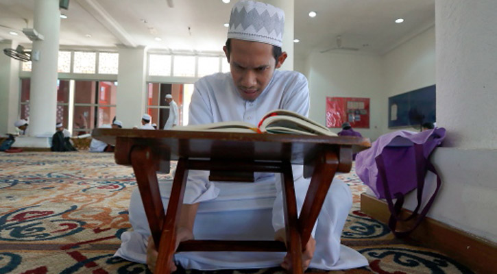 পবিত্র কোরআনের হাফেজ হলেন মালয়েশিয়ার অটিজম আক্রান্ত কিশোর