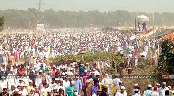 আখেরি মোনাজাতের মধ্য দিয়ে ফেনীতে শেষ হলো আঞ্চলিক ইজতেমা