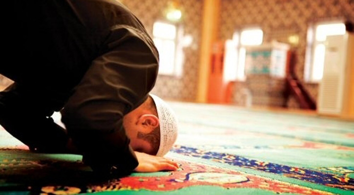 নামাজে ধ্যান ধরে রাখতে করণীয়