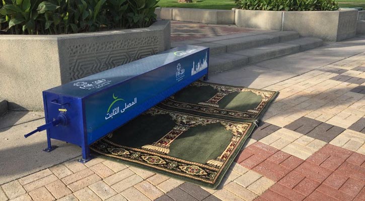 কাতারের মহাসড়কের পার্শ্বে ও পার্কে নামাজ আদায়ের ব্যবস্থা