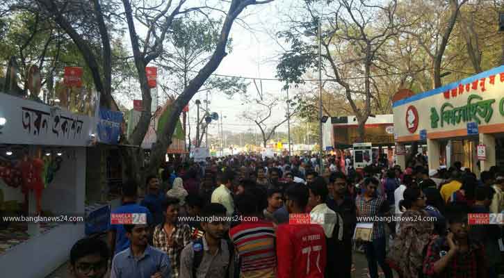 বই বিক্রিতে রেকর্ড, ছাড়িয়েছে ৬৫ কোটি