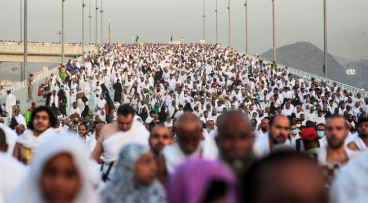 এবার সৌদিতে ৮০ হাজার হজযাত্রী পাঠাবে ইরান