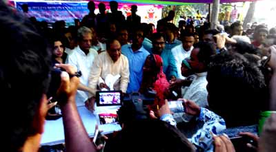 ত্রাণ নিয়েও দুর্নীতি করছে আওয়ামী লীগ 