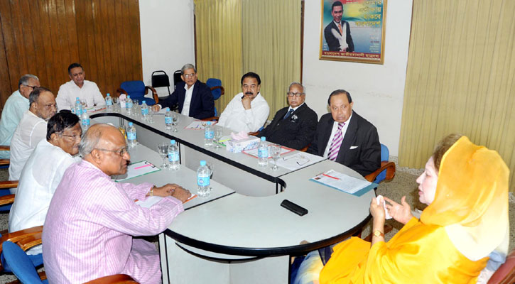 স্থায়ী কমিটির সঙ্গে বৈঠকে খালেদা