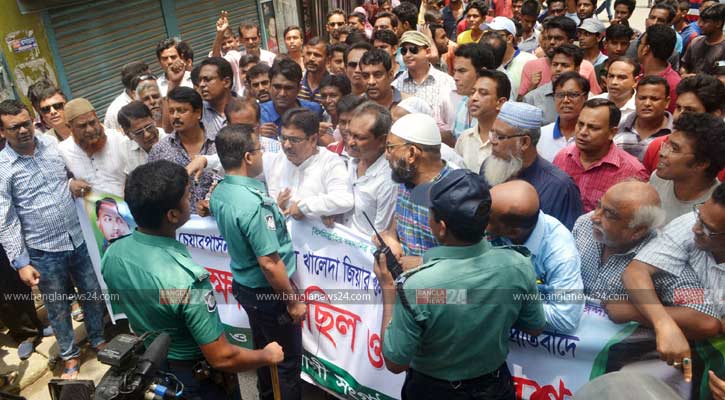 রাজশাহীতে বিএনপির বিক্ষোভ মিছিলে পুলিশের বাধা