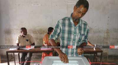 ক্ষেতলাল পৌরসভায় ভোটগ্রহণ চলছে