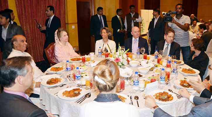  কূটনীতিকদের সঙ্গে খালেদার ইফতার
