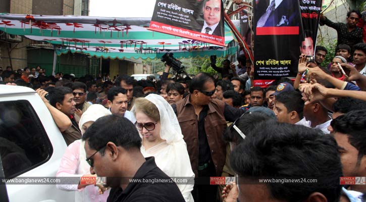 খালেদার প্রথম দিনের খাবার-কাপড় বিতরণ শেষ