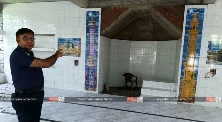 ওসি আকুলচন্দ্র বিশ্বাসের প্রচেষ্টায় মসজিদ!