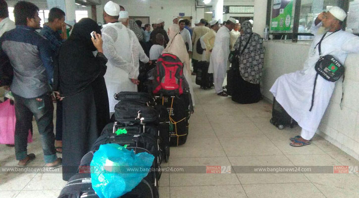 প্লেনে না চড়া পর্যন্ত শঙ্কায় হজযাত্রীরা