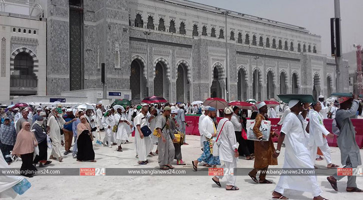 মসজিদে হারামে বিশ্বের বৃহৎ জুমার জামাত আদায়