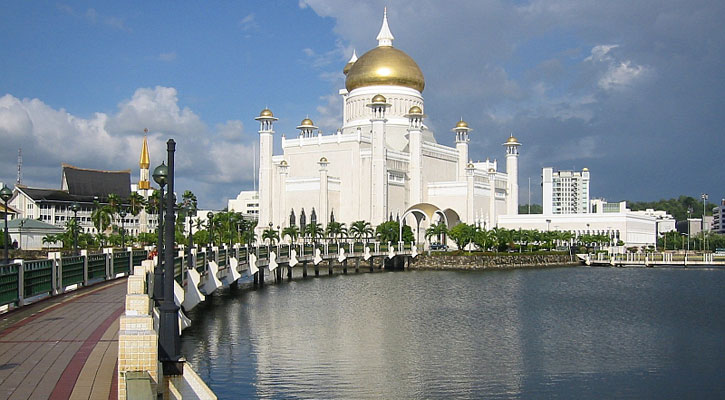 সোনায় মোড়ানো গম্বুজের মসজিদ